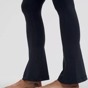 Navy mini flare legging